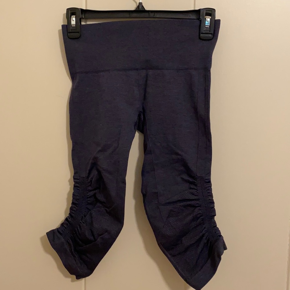 Lululemon. Ebb to street crop leggings